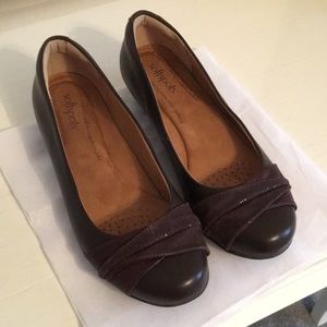 SoftSpots buttery-soft leather skimmers, 71/2W. 1” heels